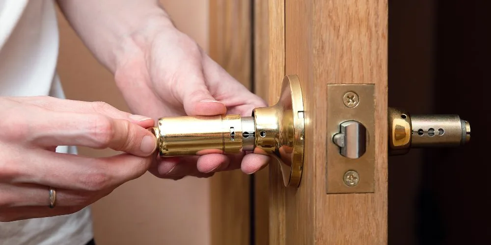 How to Install a Door Knob​